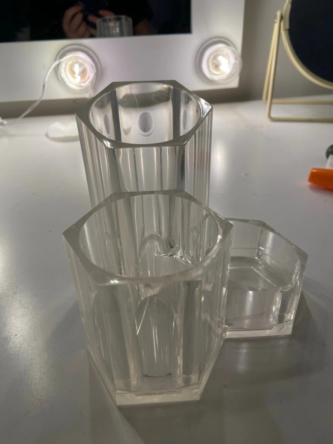 Transparent sminkborstehållare i akryl - 1