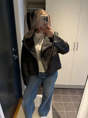 Skinnjacka - Ny oanvänd skinnjacka från ginatricot, nypris 799🫶🏻