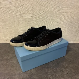 Lanvin skor - Lanvin skor i väldigt bra skick, storlek 42, färg Bordeaux.