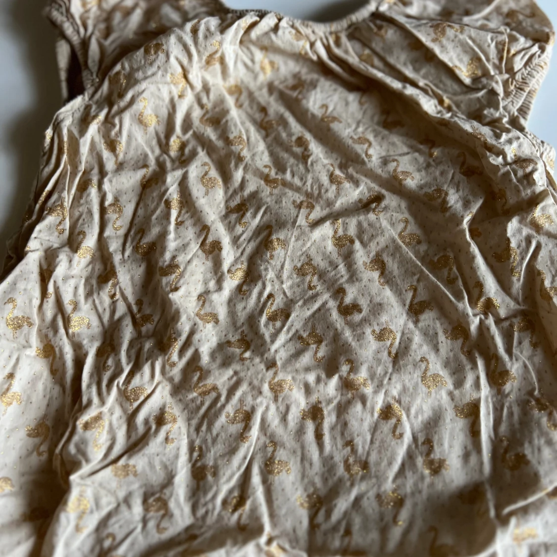 Beige tröja och shorts med guldmönster från H&M - 3