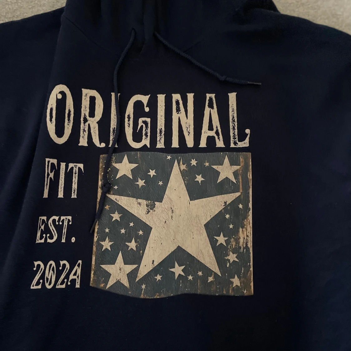 Mörkblå hoodie - 1