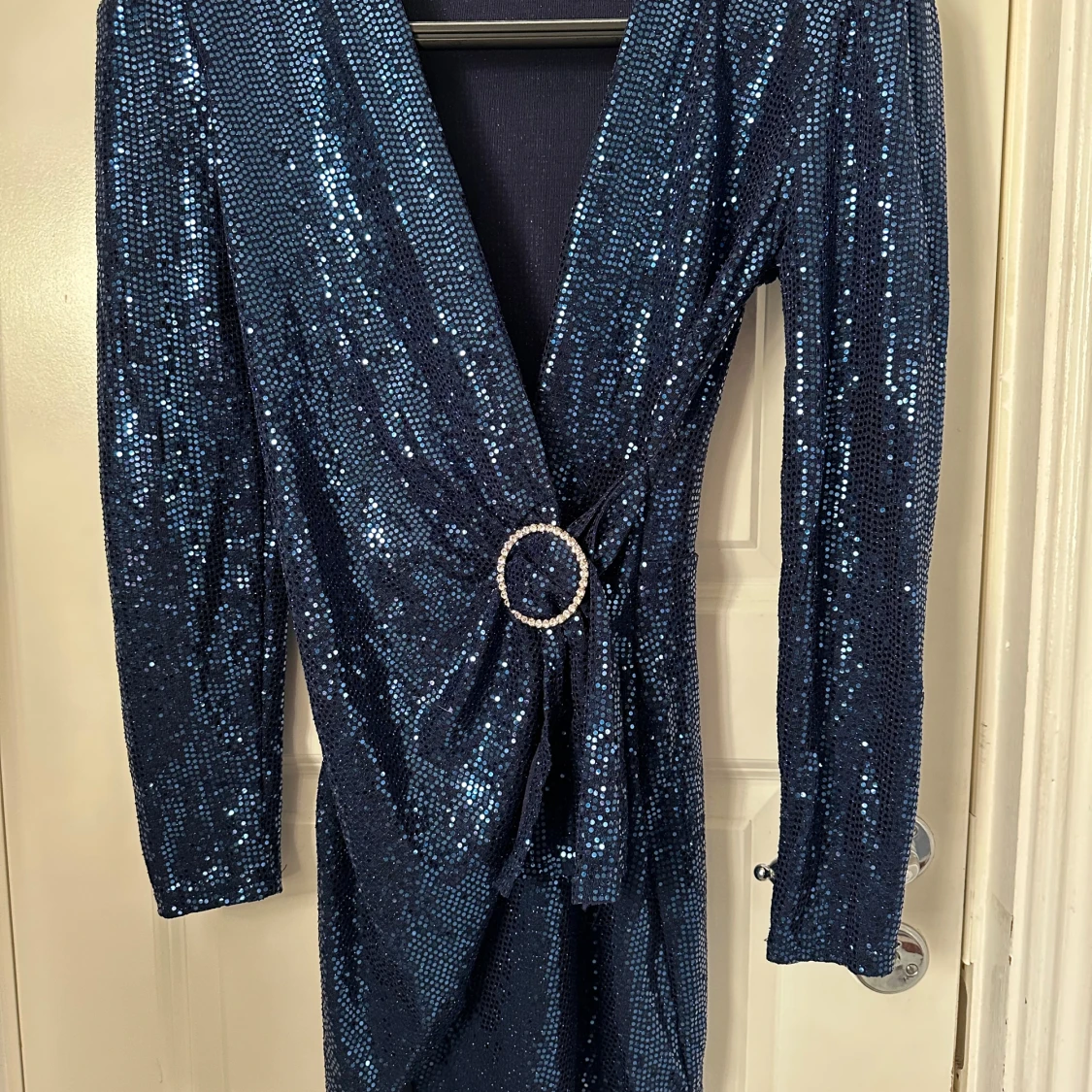 Marinblå glittrig klänning från Zack - 4