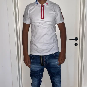 Fendi pike strl S - Helt ny. Fin replika med grym kvalitet. modellen är 175cm väger 67kg, Bär storlek S på bilden. Normal i passformen. Pris: 599kr. Först till kvarn som gäller. 