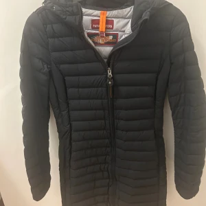 Parajumper jacka  - Parajumper jacka i modellen Irene i stl xs, pris kan disskuteras vid snabb affär.