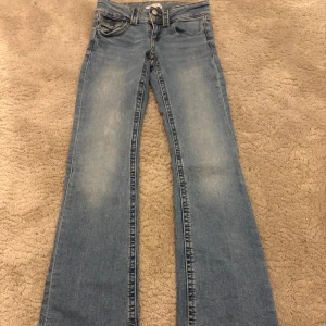 Jeans  - Snygga jeans från Gina Young, passar mig som vanligtvis har 32 i jeans💞