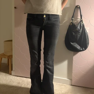 Svarta ootcut jeans  - Så fina svarta utsvängda jeans💞