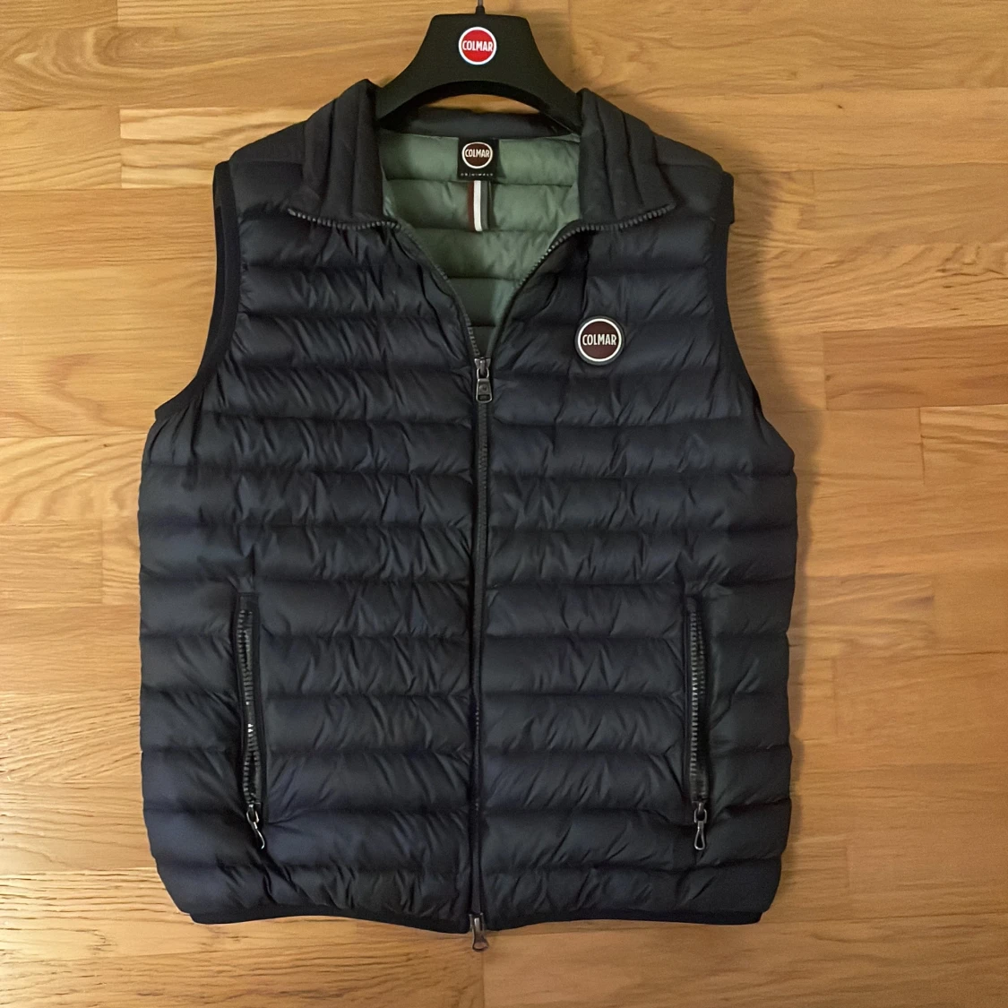 Mörkblå dunväst från Colmar