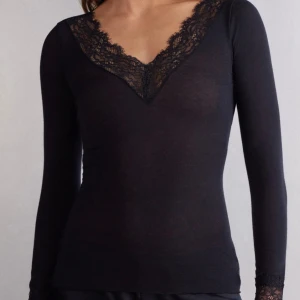 Intimissimi topp - Svart spets topp ifrån intimissimi i storlek S.Super fin och mjukt material ❣️