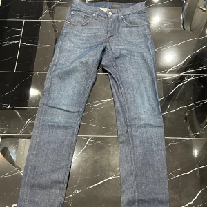 Tiger Of Sweden jeans - Säljer nu mina tiger jeans som i princip är helt oanvända. Använda max 2-3 gånger. De är slim fit och är väldigt sköna.