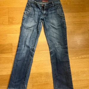 Vintage jeans  - Säljer dessa vitage jeans i storlek 26 motsvarar S eller M tycker jag. Vet ej märke. Aldrig använda. Vid intresse är det bara att höra av sig❤️