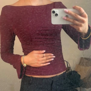 Långärmad topp - Långärmad topp med fin figur och snygga armar🤗
