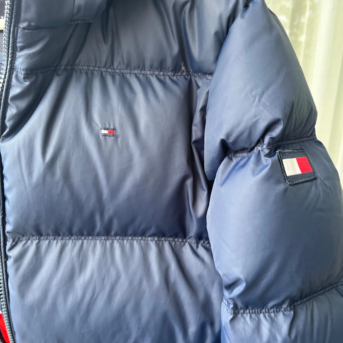 Blå pufferjacka från Tommy Hilfiger - 1