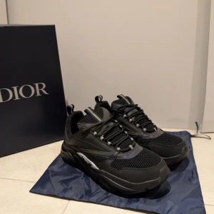 B30 - Helt nya B30 i svart färg, finns i storlek 42-44, perfekta skor inför hösten/vintern