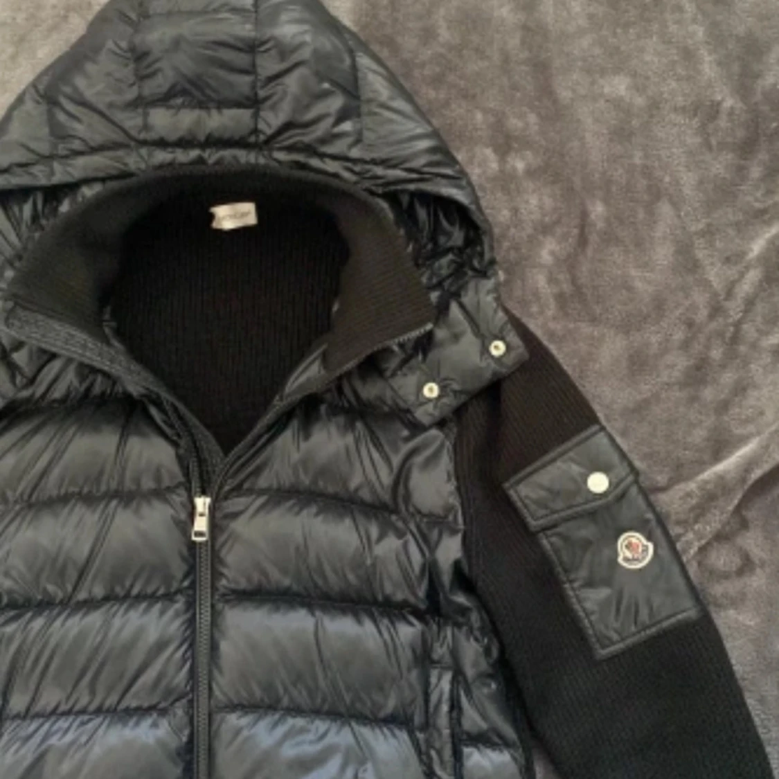 Svart pufferjacka från Moncler - 1