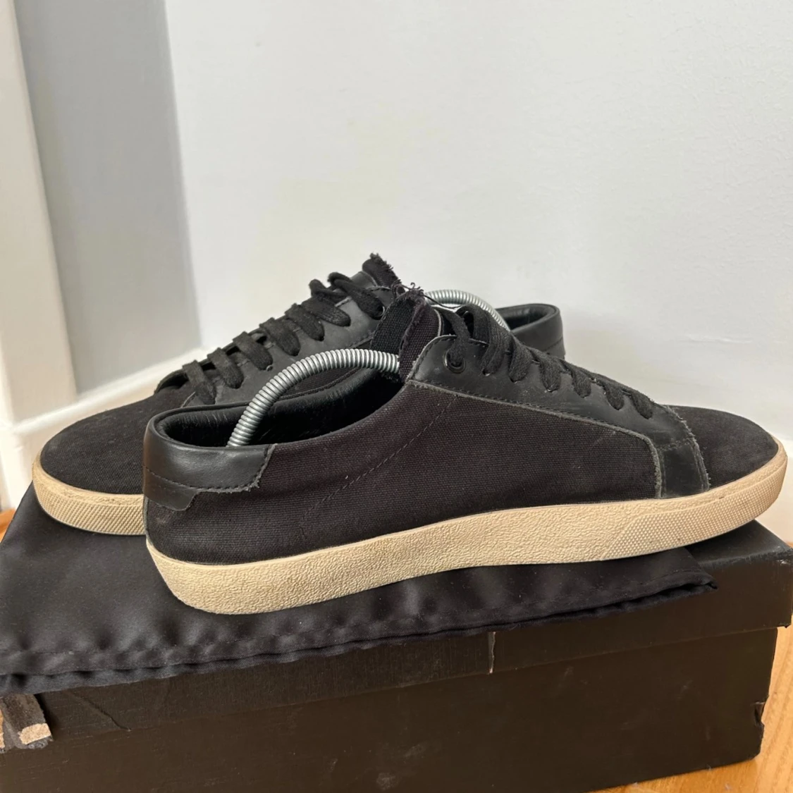 Saint Laurent svarta sneakers - 1