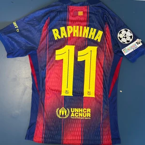 Raphinha Barcelona Fotbollströja  - Helt ny Raphinha Barcelona Fotbollströja. Finns i storlek S och M