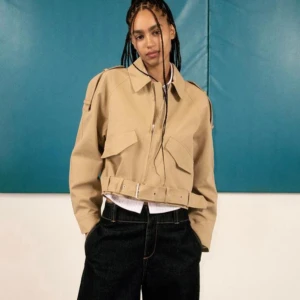 Beige kappa  - Slutsåld och efterfrågan trucker jacket från bershka, använd max 3 gånger! Nyskick ☺️