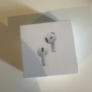 Bluetooth hörlurar  - oöppnad originalförpackning. Trådlösa hörlurar  Passar både iPhone och andra enheter med Bluetooth. Inga märkes hörlurar och kommer ej med sladd.