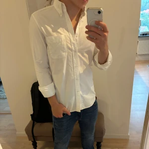 Uniqlo skjorta - 10/10 skick, endast testad. Nypris 499 kr.