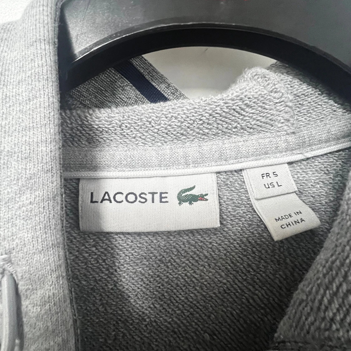 Grå hoodie från Lacoste med dragkedja - 2