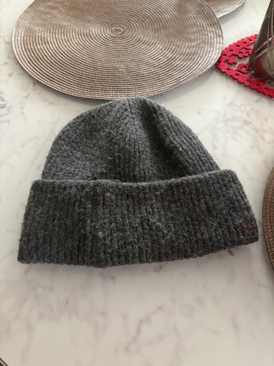 Grå ribbad ullmössa från lager 157