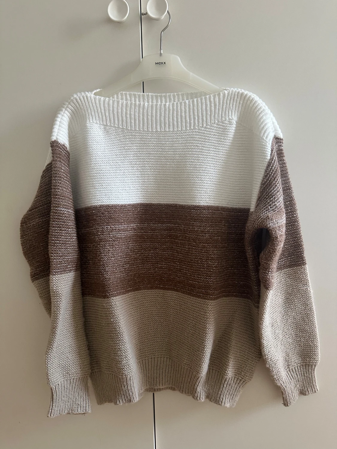 Randig stickad tröja