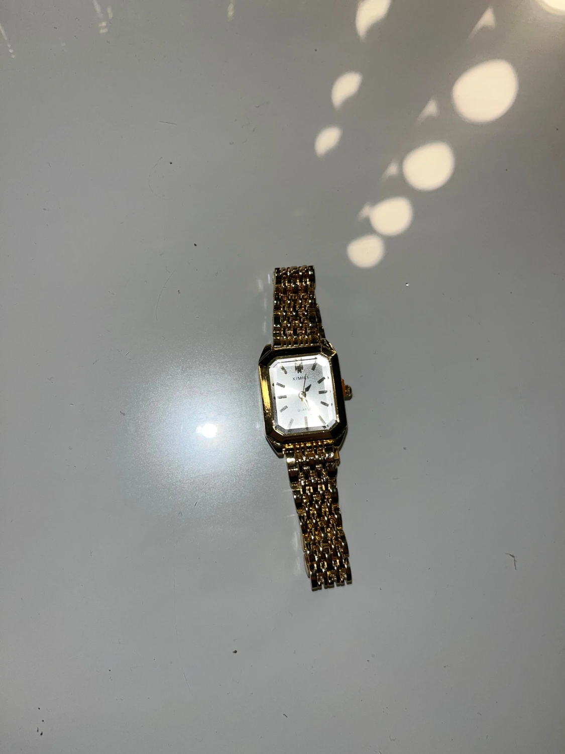 Guldfärgad fyrkantig klocka  - 4