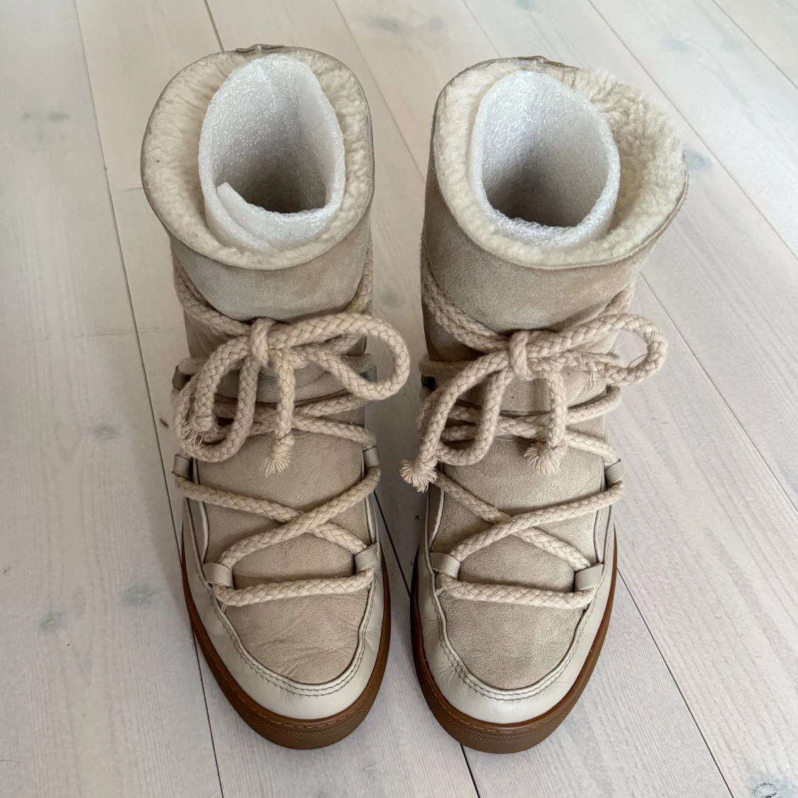 Beigea inuikii vinterskor