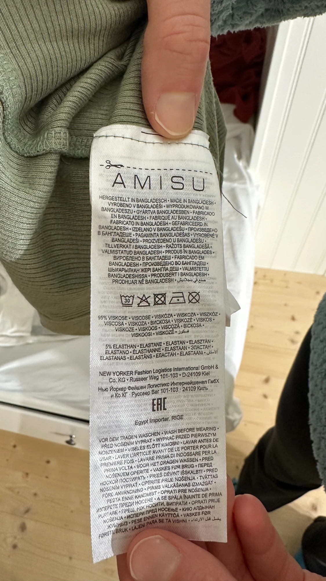 Olivgrön ribbad linnetopp från New Yorker - 2