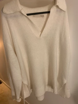 Vit stickad lager 157 - Säljer en vit stickad tröja från lager 157