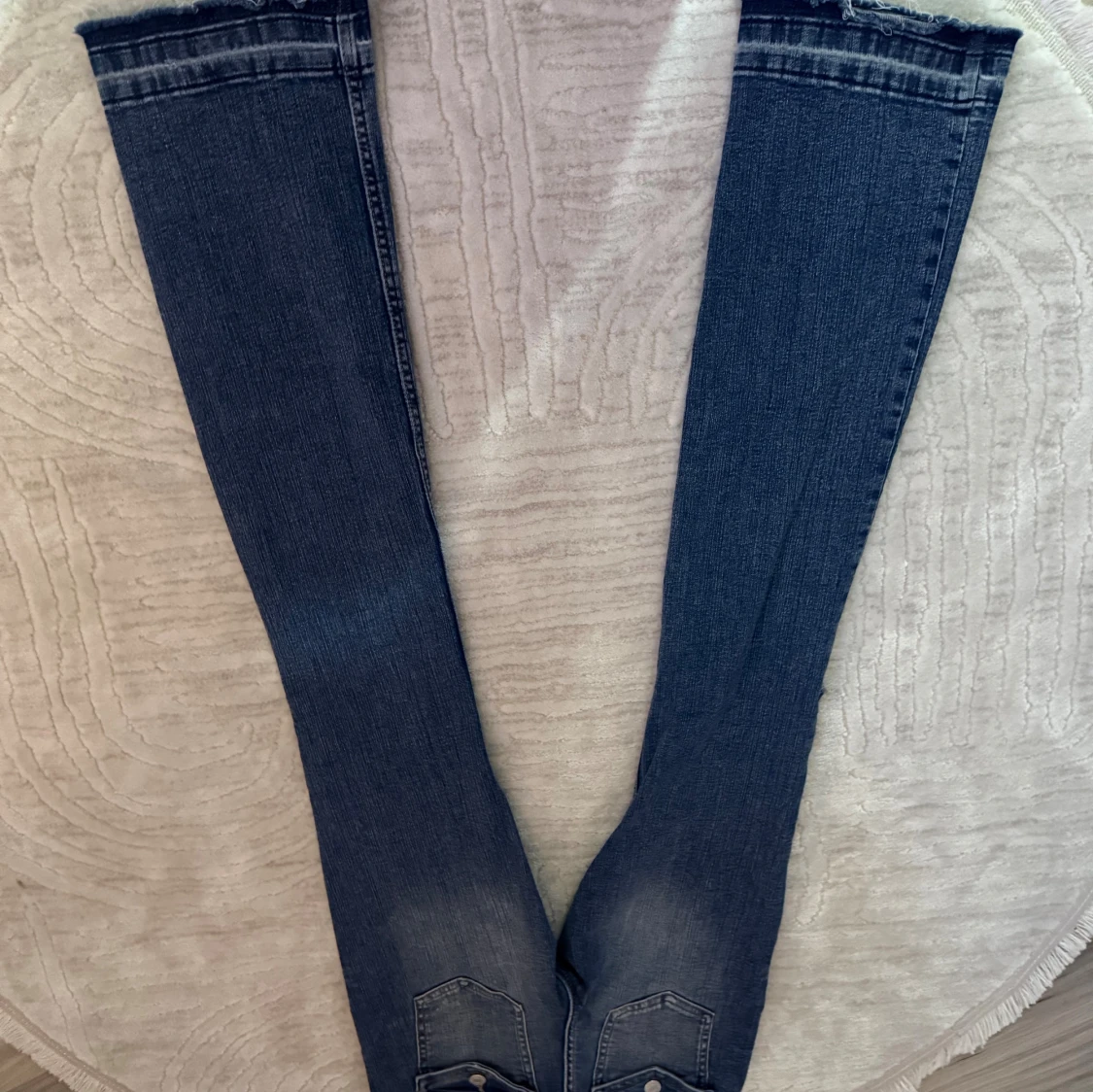 Blå bootcut jeans från H&M - 2