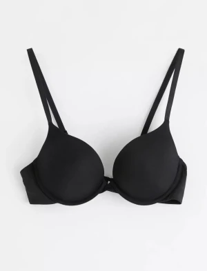 Svart spetsdetaljerad bh-topp - Aldrig använt, helt ny skick! Vet dock inte storleken. Inte exakt samma som på första bild fast i spets.