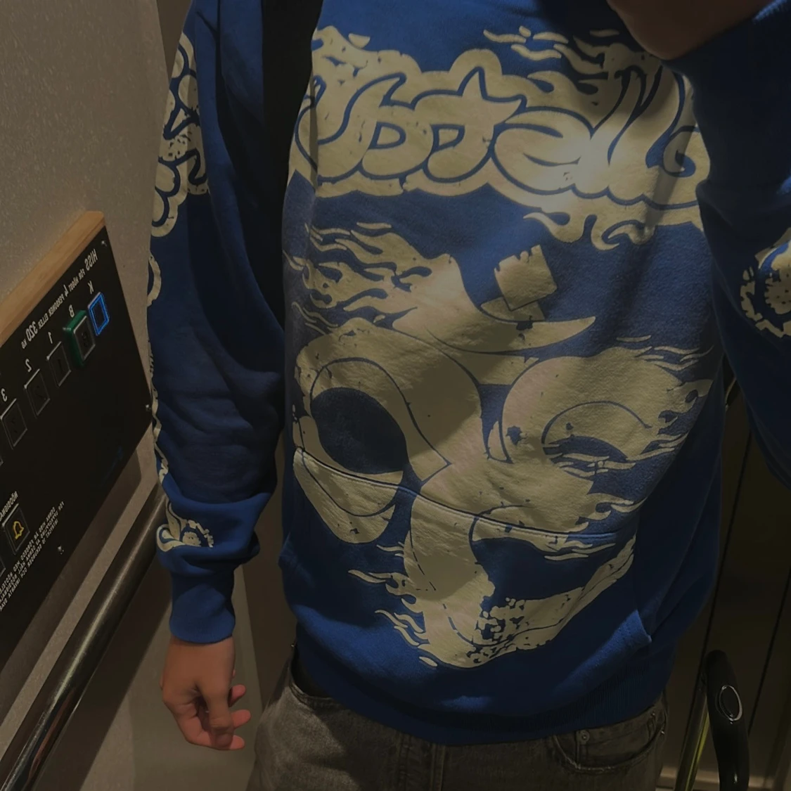 Blå Hellstar hoodie med tryck - 4