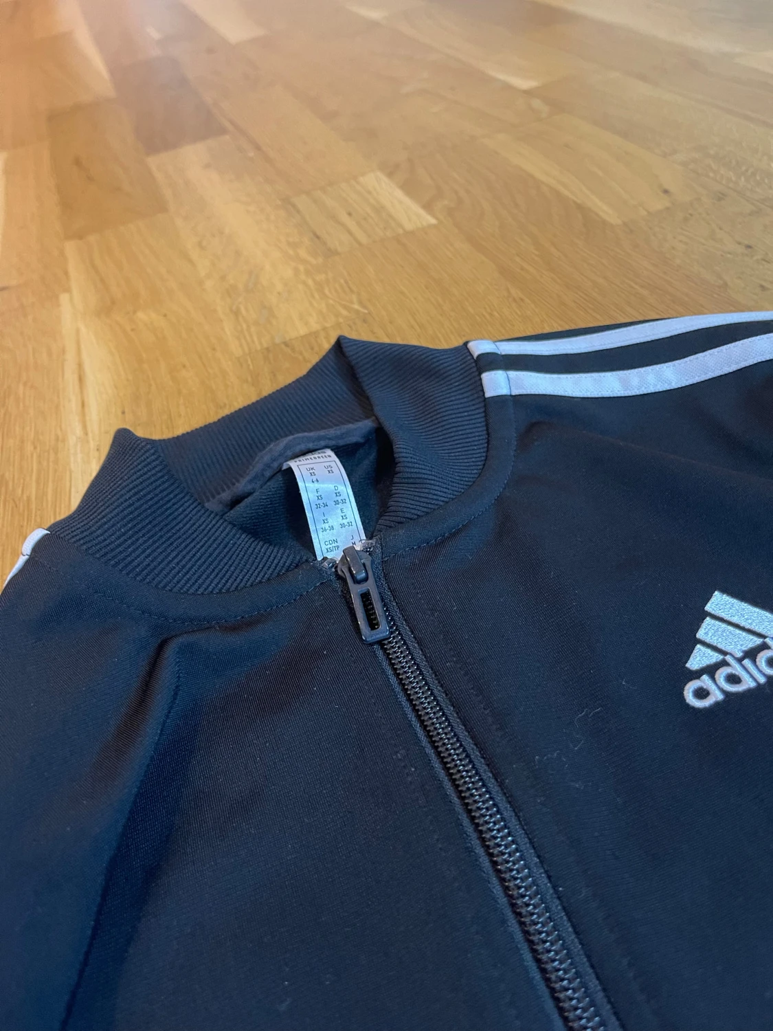 Svart Adidas set med vita ränder - 3