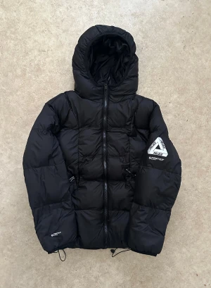 Palace Pertex Puffer Jacket - Storlek S, som helt ny.
