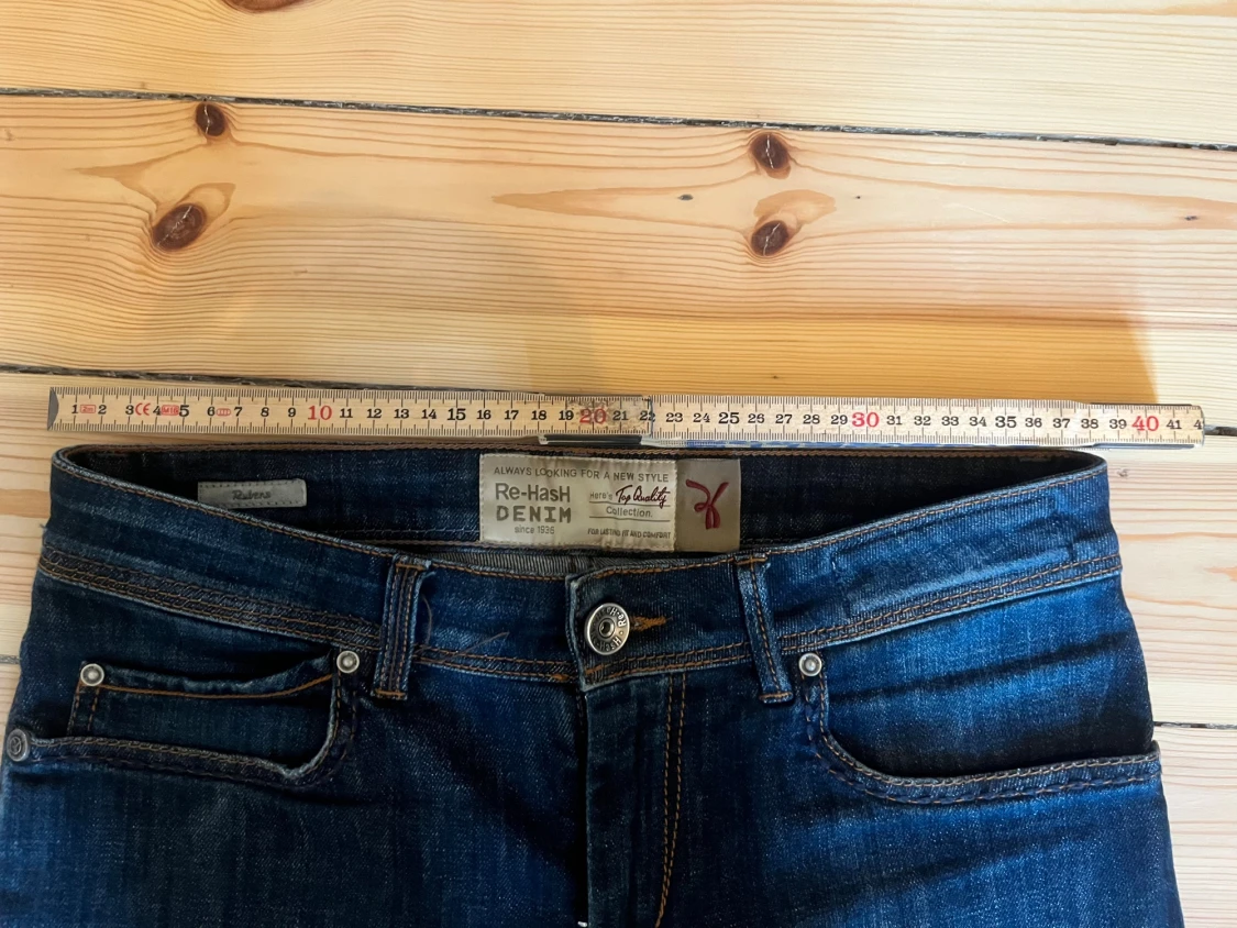 Mörkblå jeans från Re-Hash - 5