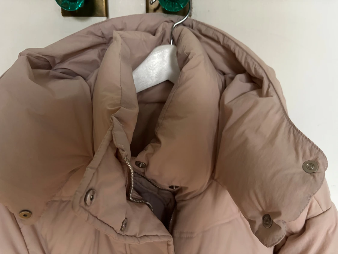 Ljusrosa pufferjacka med stor huva - 1