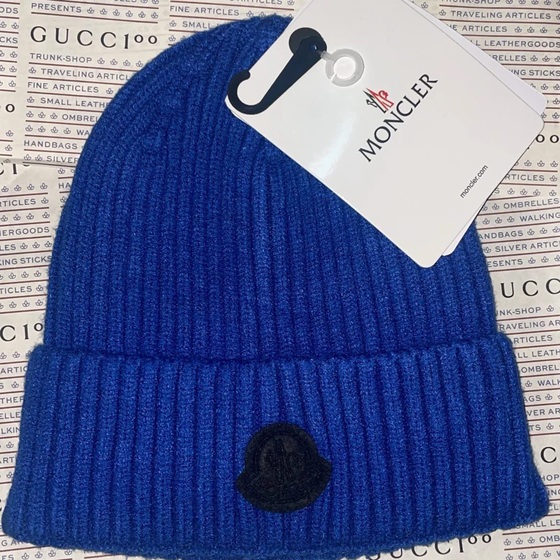 Moncler black patch mössa