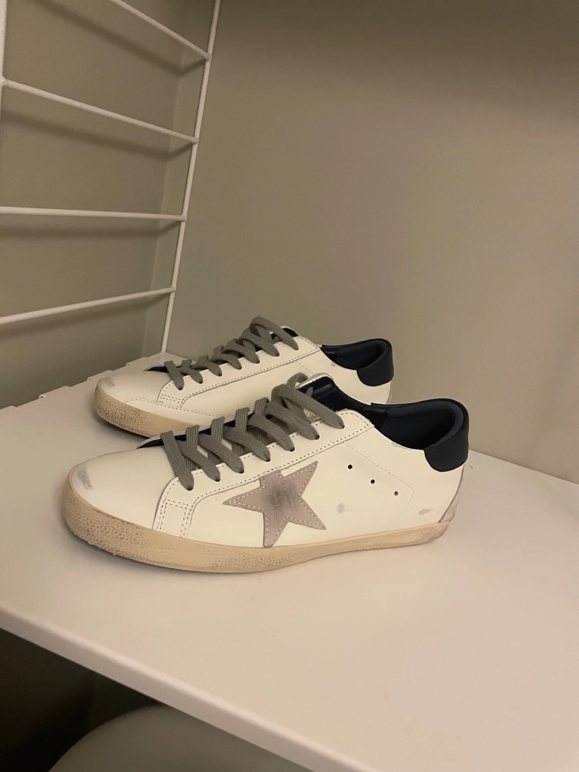 Golden Goose vita sneakers med stjärna - 4