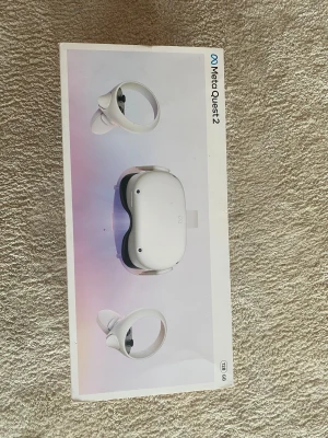 Meta Quest 2 - Ett meta quest 2 i bra skick med 128 Gb, perfekt för dig som vill ha roligt i vinter. Välj gärna instabox eller PostNord som frakt.