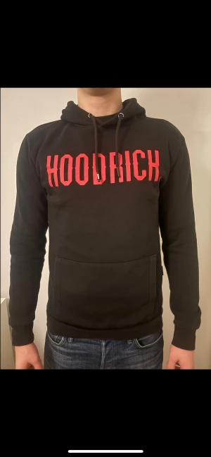 Hoodrich hoddie  - Svart Hoodrich hoodie i bra skick inte använt många gånger. Storlek M