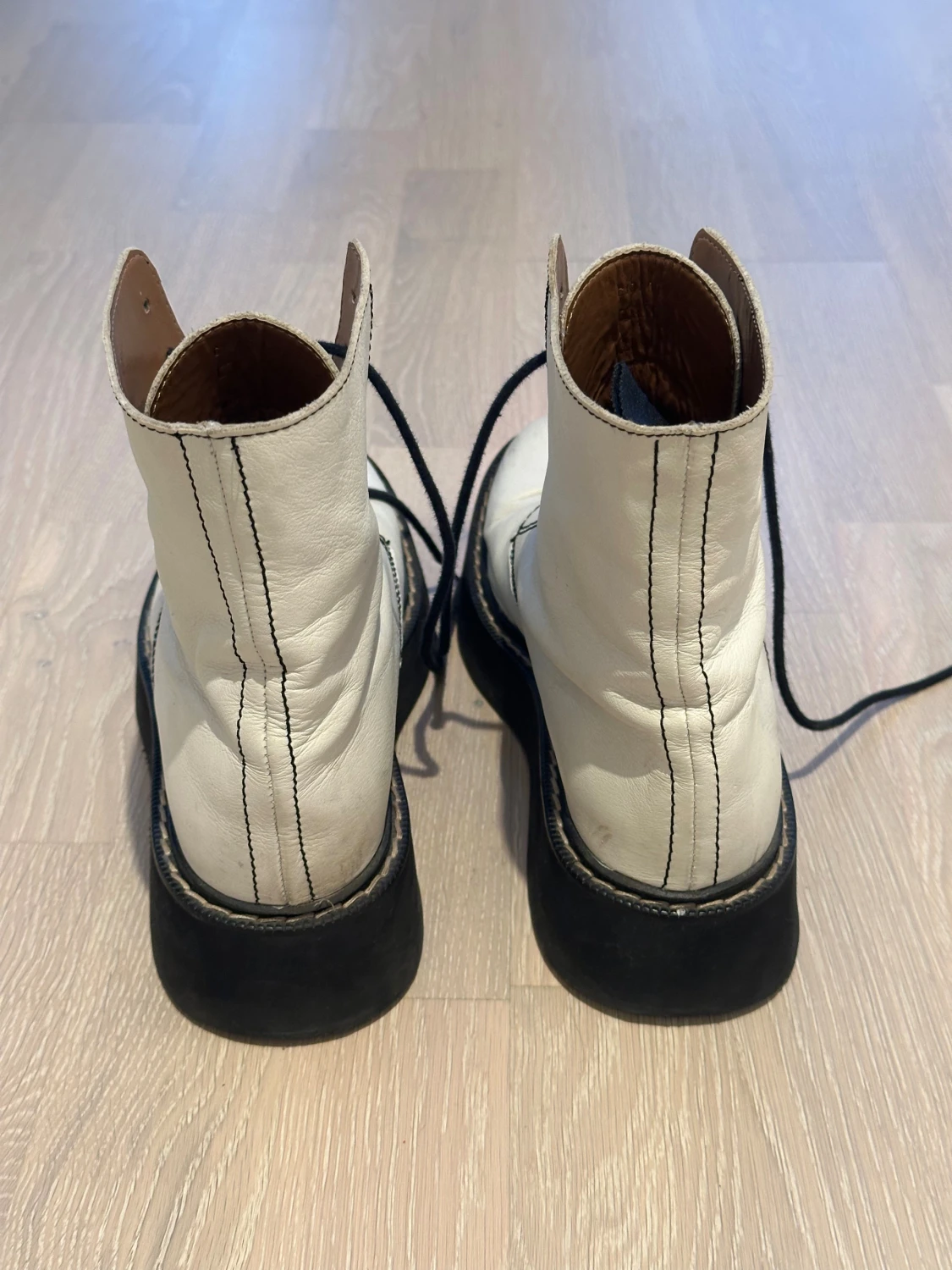 Vita ZARA boots med svart sula och snörning - 3
