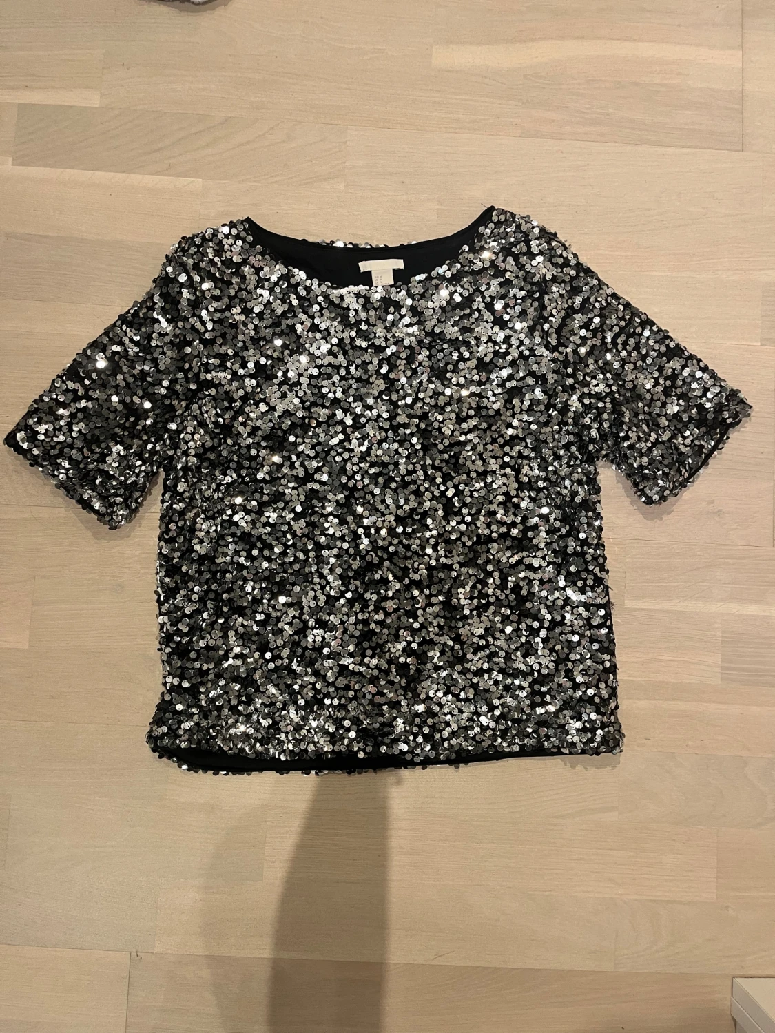 Glittrig paljettopp från H&M - 2