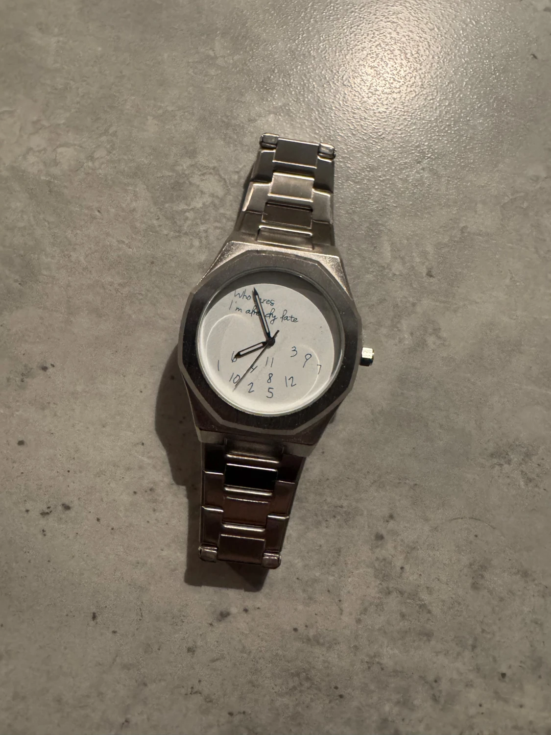 ”Who cares I’m already late” klocka