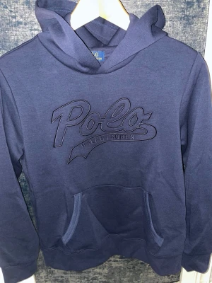 Polo Ralph lauren hoodie  - En riktig skön polo Ralph lauren hoodie helt ny aldrig använt. Säljer pga för liten 