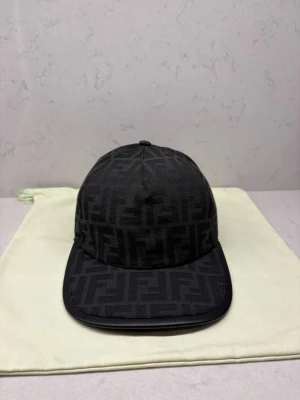 Fendi keps  - Helt ny Fendi keps, storlek S-L, Dustbag samt tags medföljer 