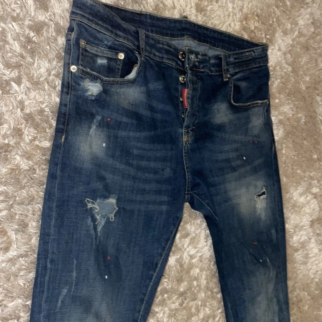 Blå jeans från Dsquared2 med slitningar
