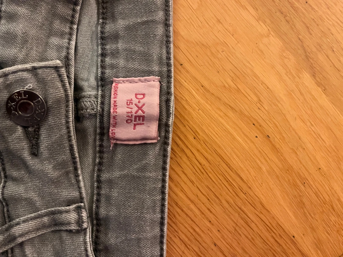 Grå bootcut jeans från D-XEL - 1