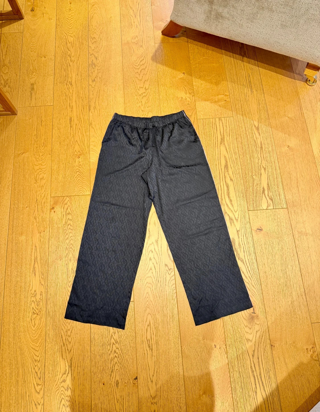 Svart VS pyjamaset  - 2