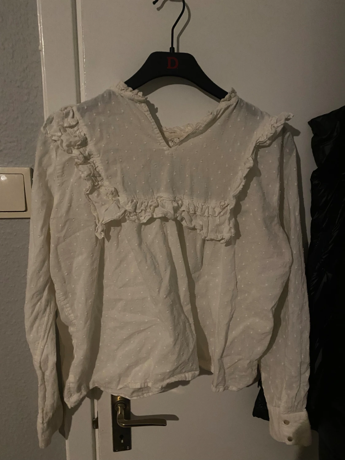 Vit romantisk blus med volanger - 1